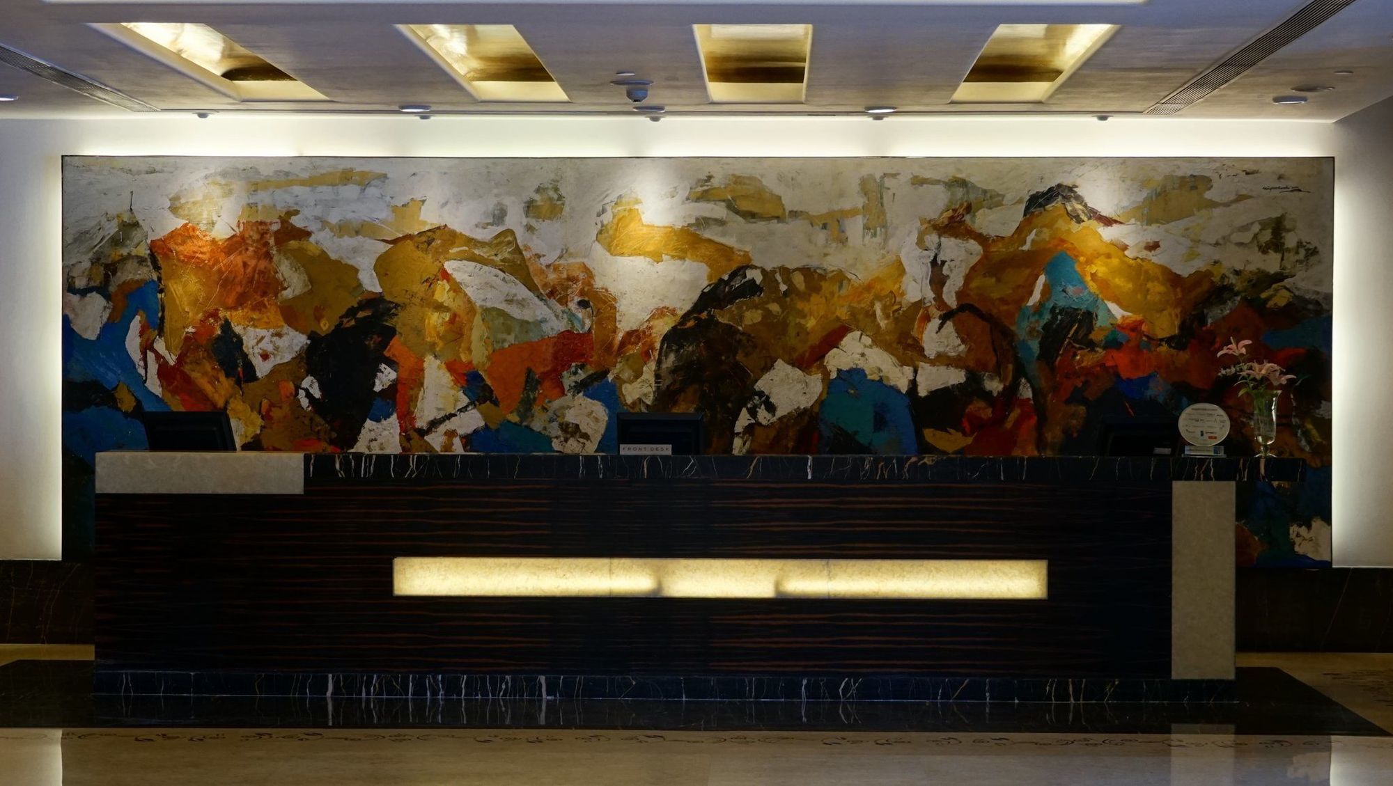 Taj Chandīgarh Exteriör bild Mural at the lobby of the hotel