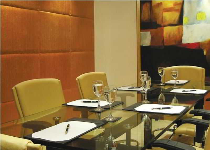 Taj Chandīgarh Exteriör bild Meeting room