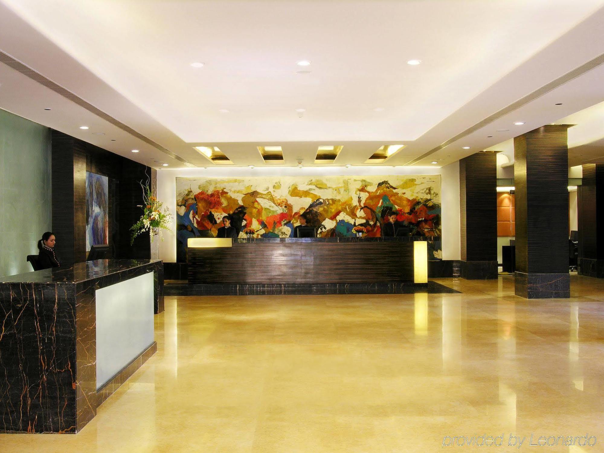Taj Chandīgarh Exteriör bild The lobby of the hotel